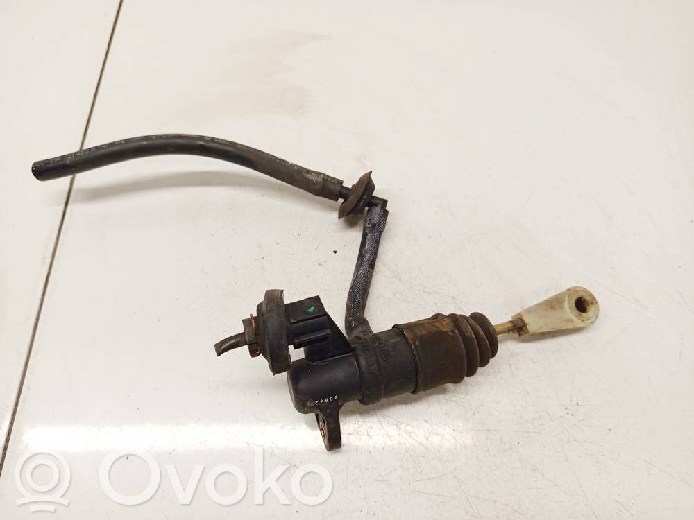 Audi A4 S4 B5 8D Pompa della frizione