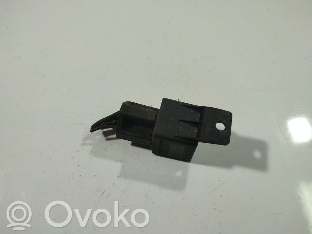 Nissan Almera Tino Alte relee