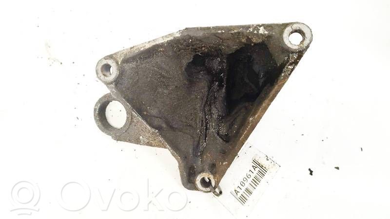 Audi A4 S4 B5 8D Engine mounting bracket 
