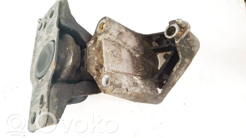 Engine mount bracket   8200239895,8200239895