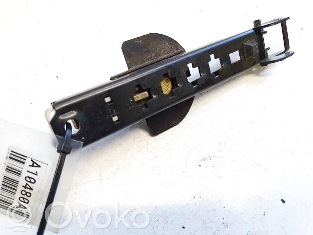 Audi A4 S4 B5 8D Sicherheitsgurt-Einstellschiene 