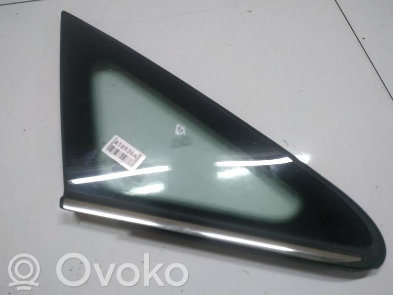 Opel Zafira B Finestrino/vetro triangolo anteriore