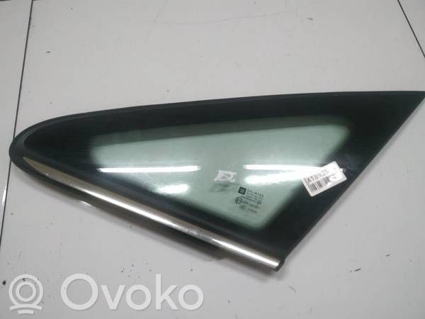 Opel Zafira B Finestrino/vetro triangolo anteriore