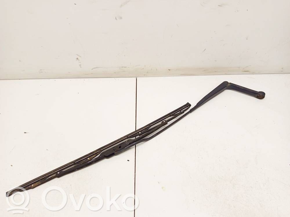 Brazo del limpiaparabrisas delantero   8D0955407A,8D0955407A