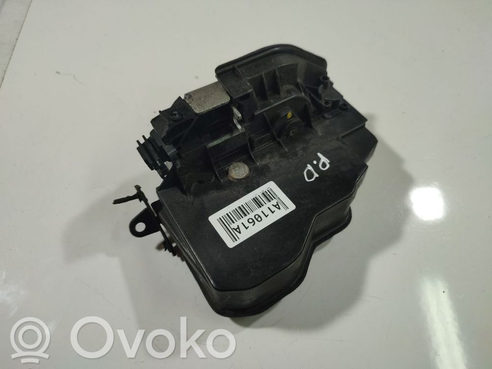Priekšpusē slēdzene   A046998,7202146,A046998