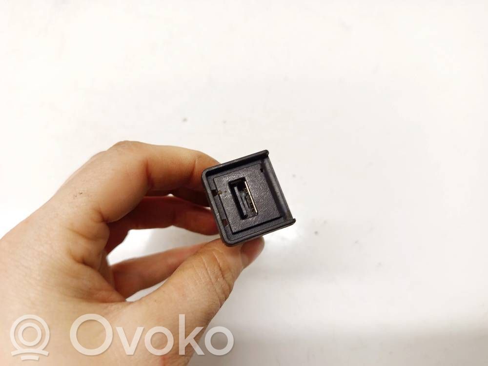 Nissan e-NV200 Enchufe conector USB 