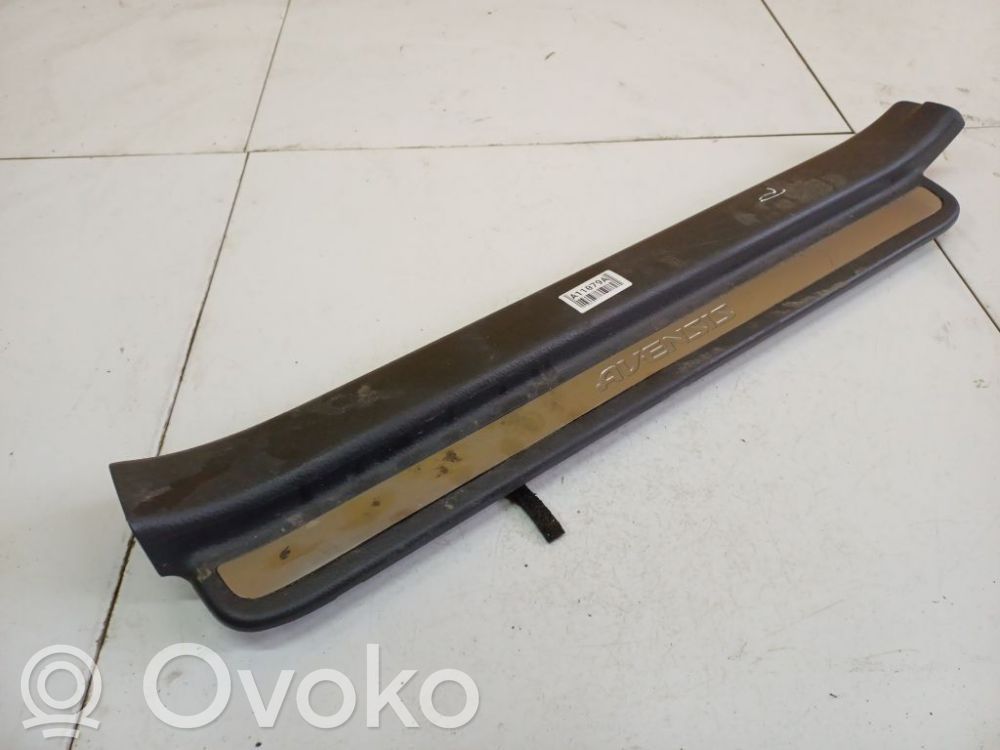 Toyota Avensis T250 Garniture marche-pieds avant