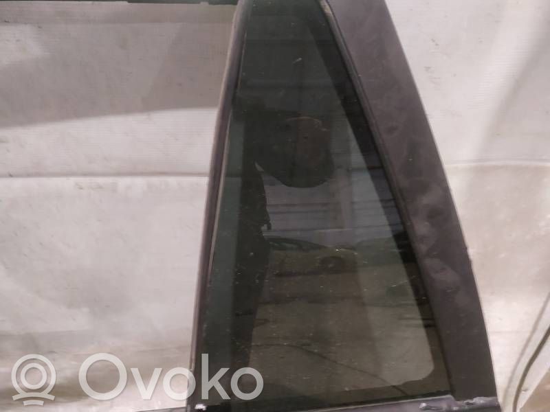 Peugeot 406 Vetro del deflettore posteriore