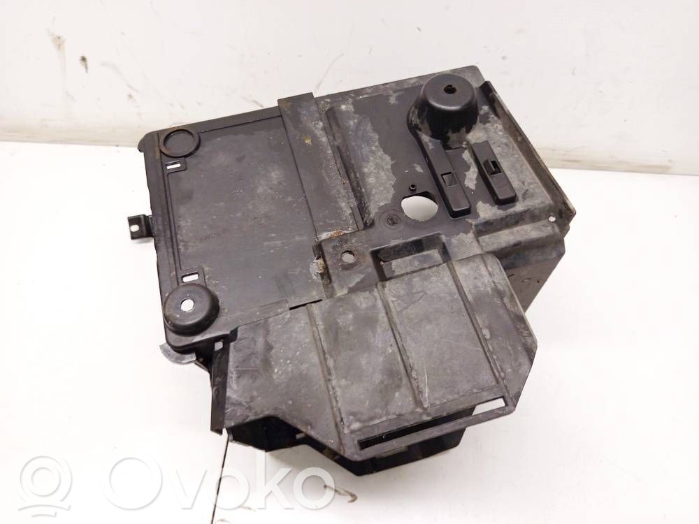 Akkulaatikon alusta   3M5110723A,3M5110723A