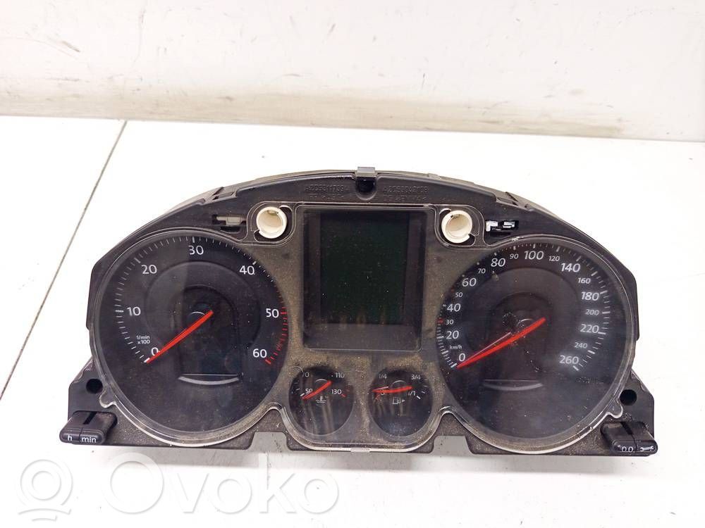 Volkswagen PASSAT B6 Tachimetro (quadro strumenti)