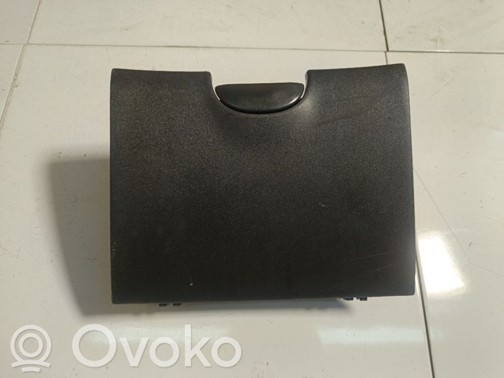 Toyota Yaris Schowek deski rozdzielczej 