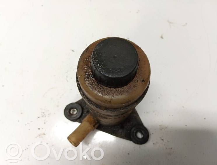Réservoir de liquide de direction assistée