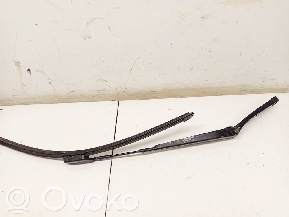 Volkswagen PASSAT B6 Bras d'essuie-glace avant 