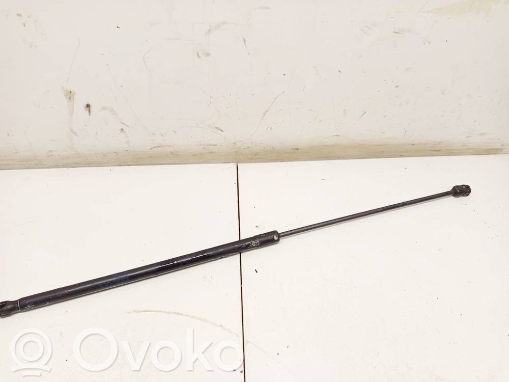 Volkswagen PASSAT B6 Siłownik maski przedniej