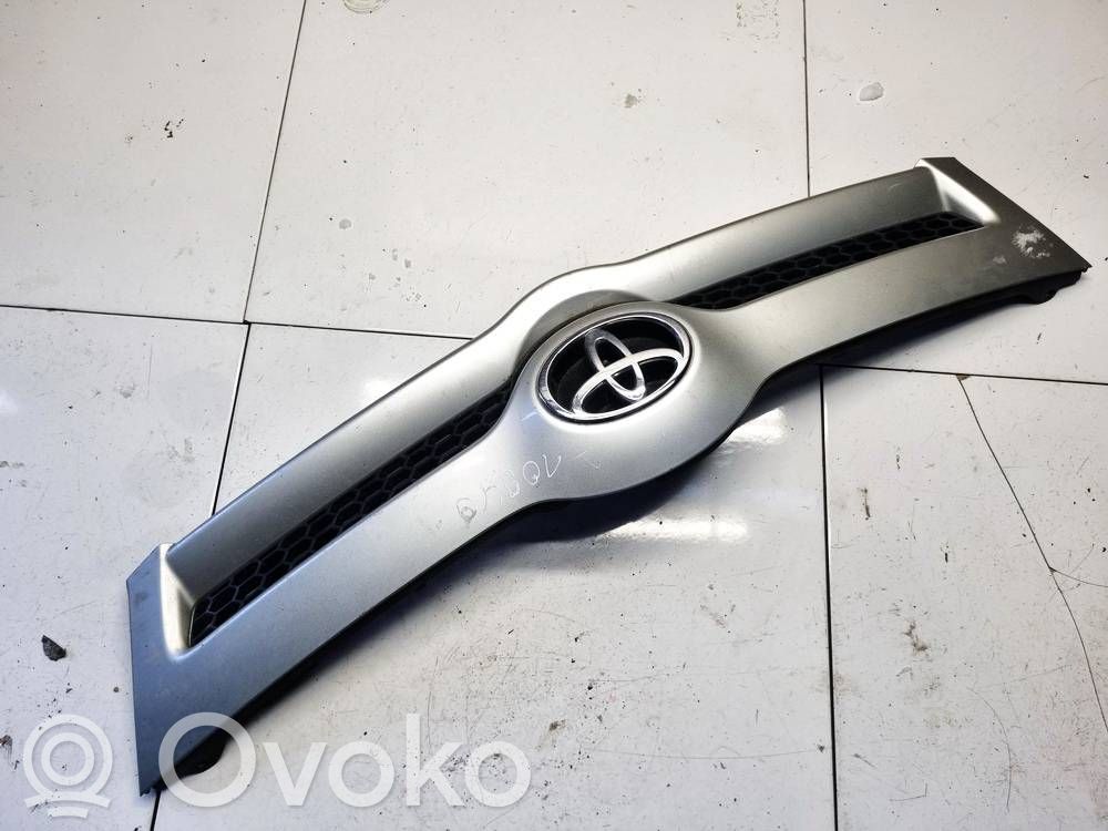 Toyota Corolla Verso AR10 Grilă față