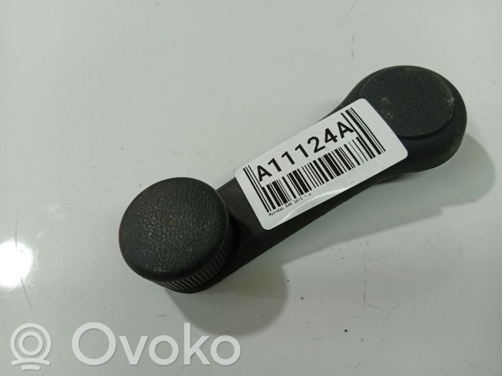 Hyundai i30 Asa de la ventanilla de la puerta delantera 