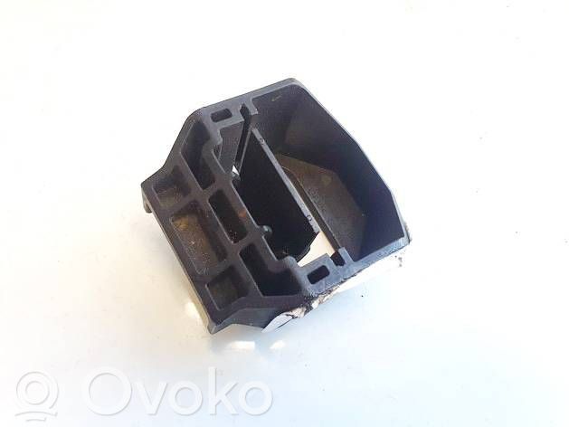 Radiator mount bracket   7807184,7807184