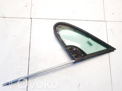 Peugeot 307 Vetro del deflettore della portiera anteriore - quattro porte 