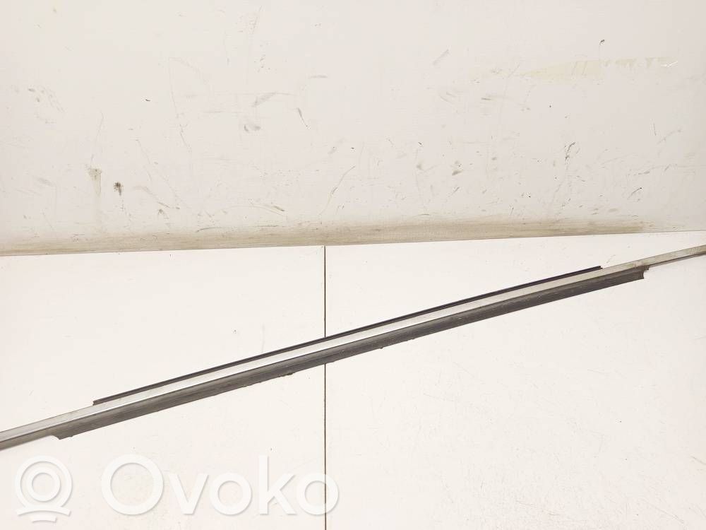 Volvo XC90 Listwa / Uszczelka szyby drzwi tylnych 
