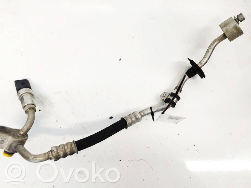 Ilmastointilaitteen putki (A/C)   7L6820741E,7L6820741E