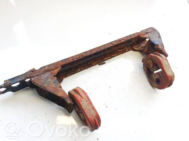 Volkswagen Jetta V Staffa/supporto di montaggio della marmitta 