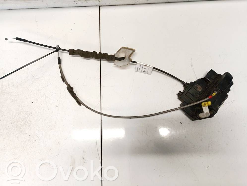 Nissan Qashqai Priekšpusē slēdzene 