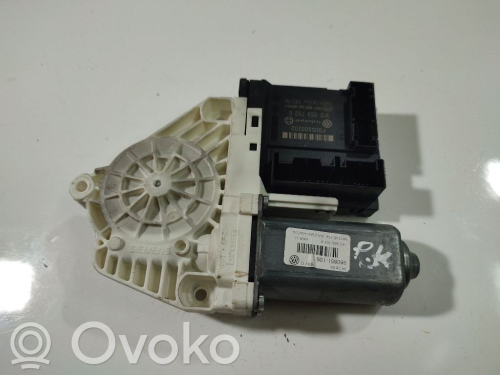 Volkswagen PASSAT B6 Front door window regulator motor 