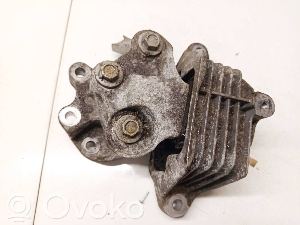 Engine mount bracket   84248716,84248716