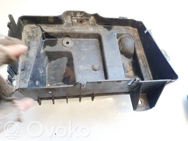 Opel Astra H Akkulaatikon alusta 