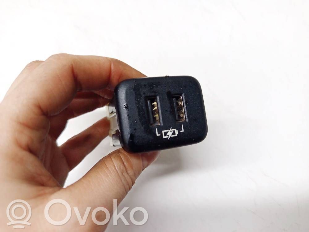 Enchufe conector USB   13598459,13598459