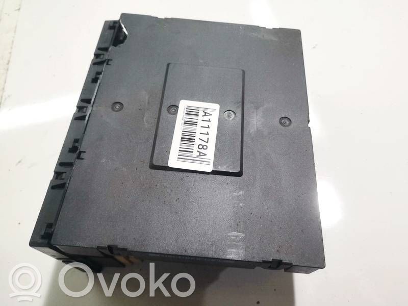 Volkswagen PASSAT CC Set scatola dei fusibili 