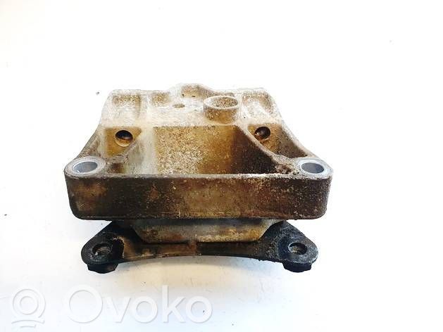 Volkswagen Jetta V Łapa / Mocowanie silnika