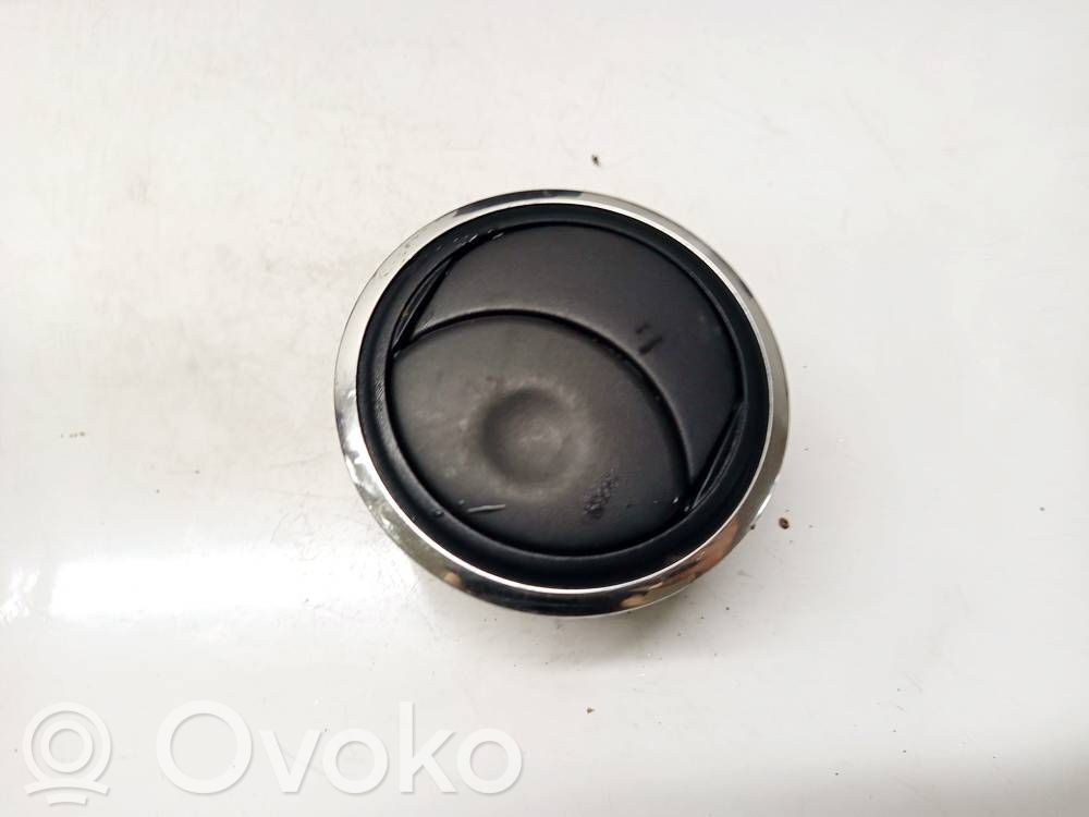 Dacia Sandero Rejilla de ventilación central del panel