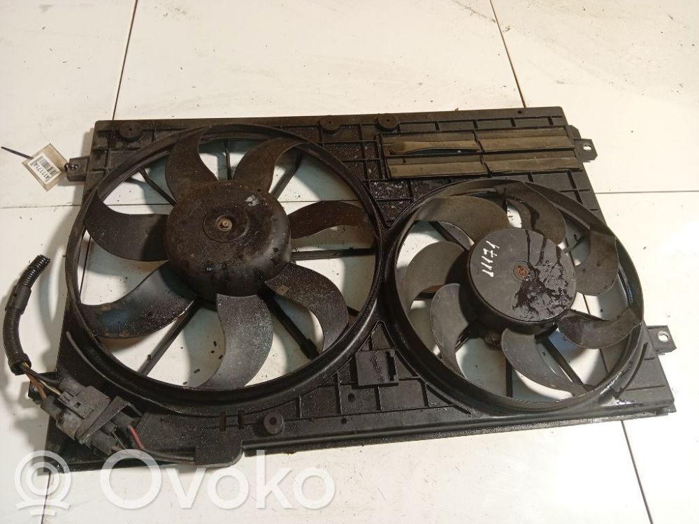 Volkswagen PASSAT B6 Osłona wentylatora chłodnicy 