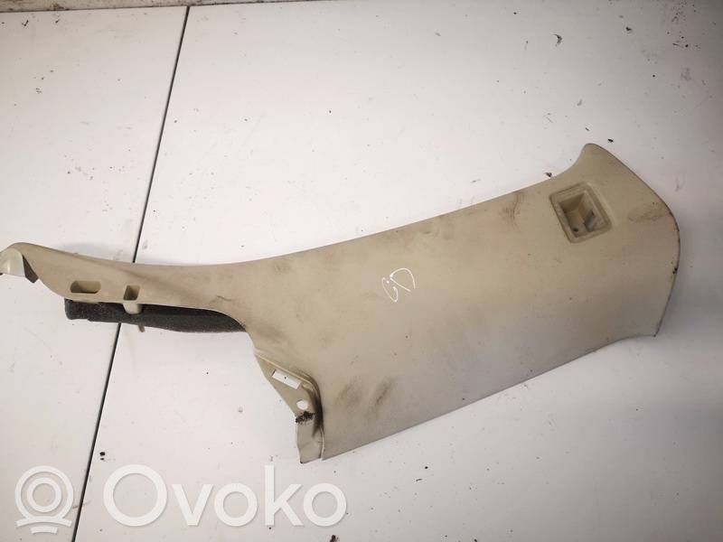 Volvo V70 Revêtement de pilier (bas)