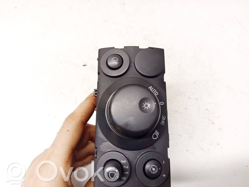 Opel Astra H Light switch 