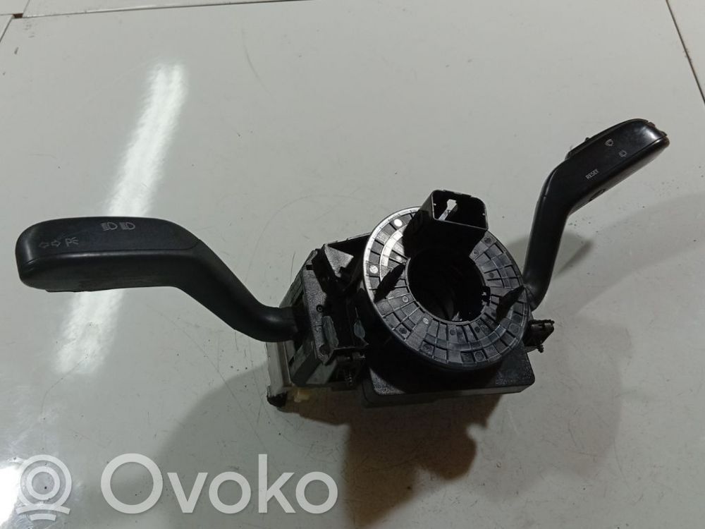 Skoda Fabia Mk2 (5J) Leva/interruttore dell’indicatore di direzione e tergicristallo 