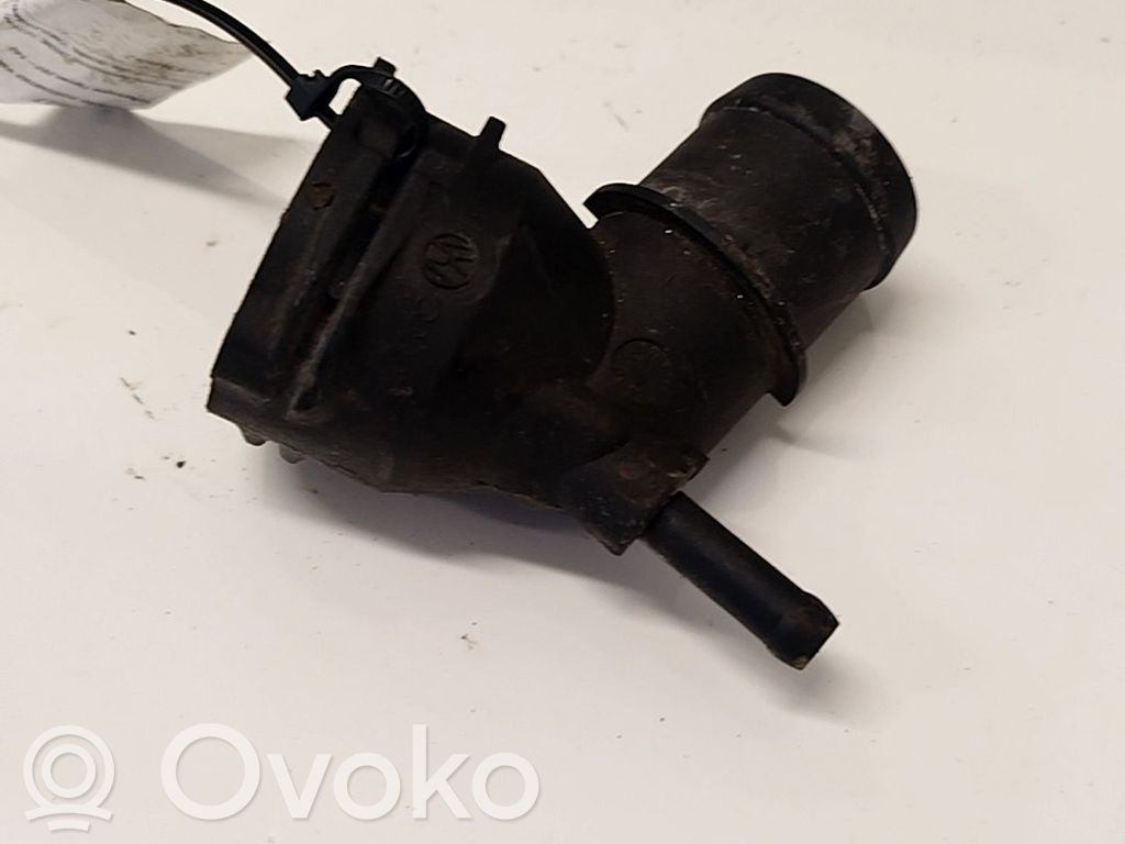 Volkswagen PASSAT B6 Tubo flessibile del liquido di raffreddamento del motore 
