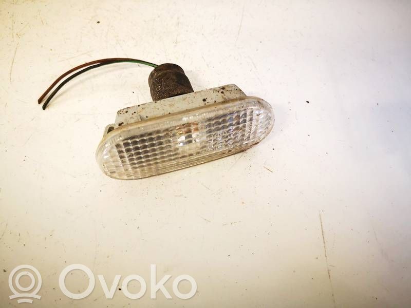 Volkswagen Golf IV Semnalizator bară față 
