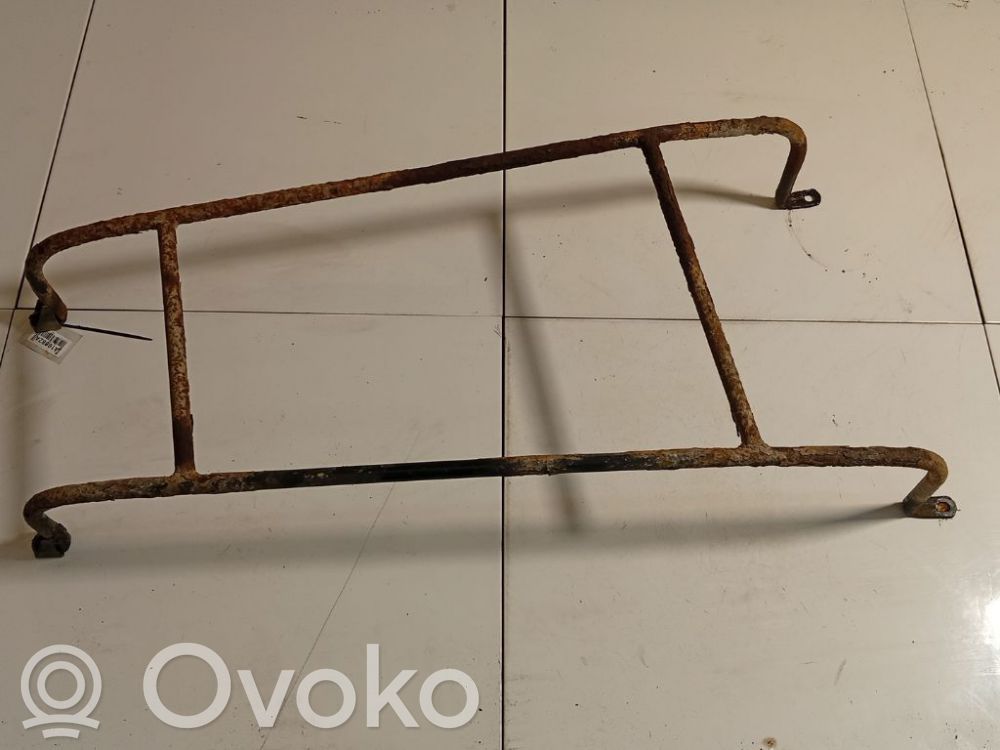 Polttoainesäiliön kannake