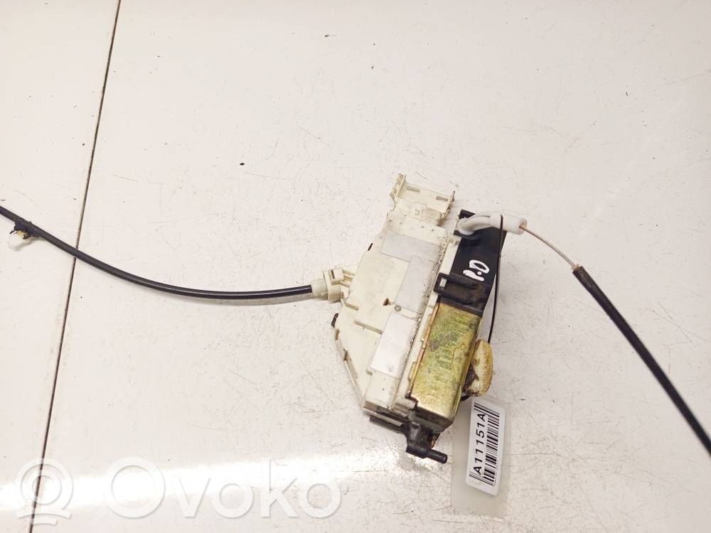Peugeot 407 Priekšpusē slēdzene 