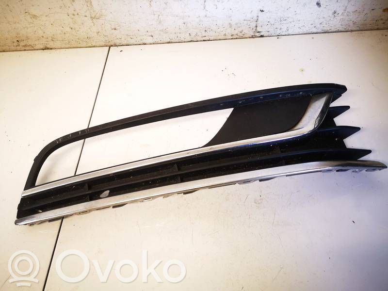 Volkswagen PASSAT B7 Grille inférieure de pare-chocs avant
