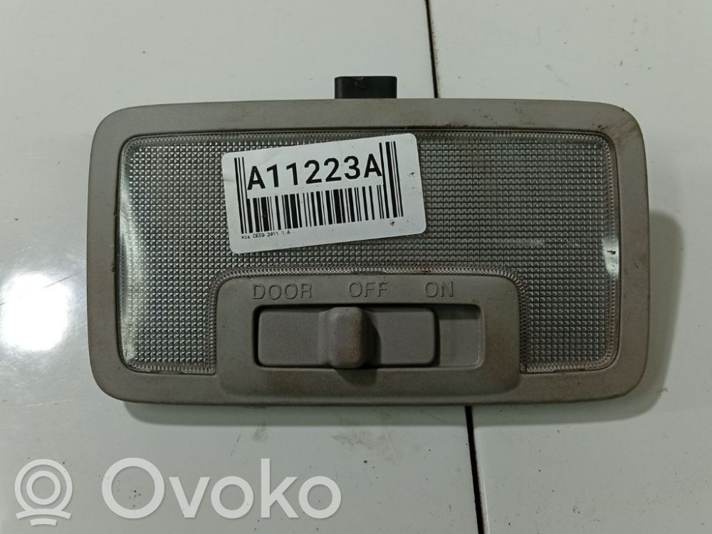 KIA Ceed Takaistuimen valo
