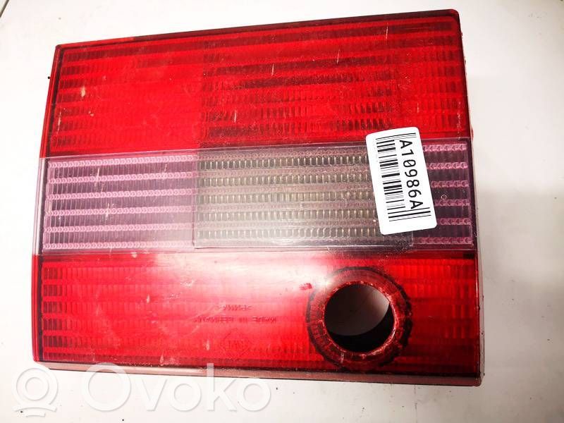 Volkswagen PASSAT B4 Lampă spate în capacul portbagajului 
