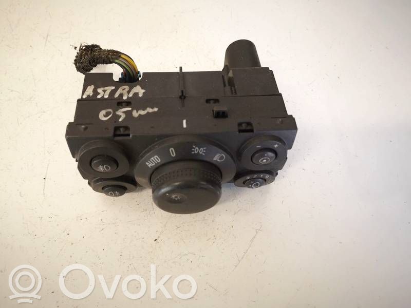 Opel Astra H Light switch 
