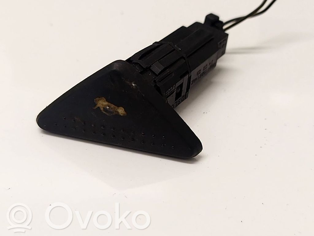 Ford Focus Tailgate opening switch 