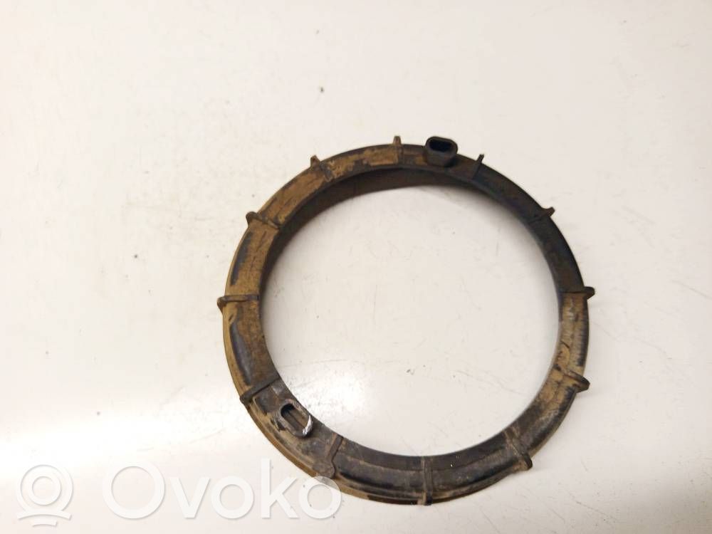 Peugeot 307 Polttoainesäiliön pumpun ruuvin lukkorenkaan mutteri