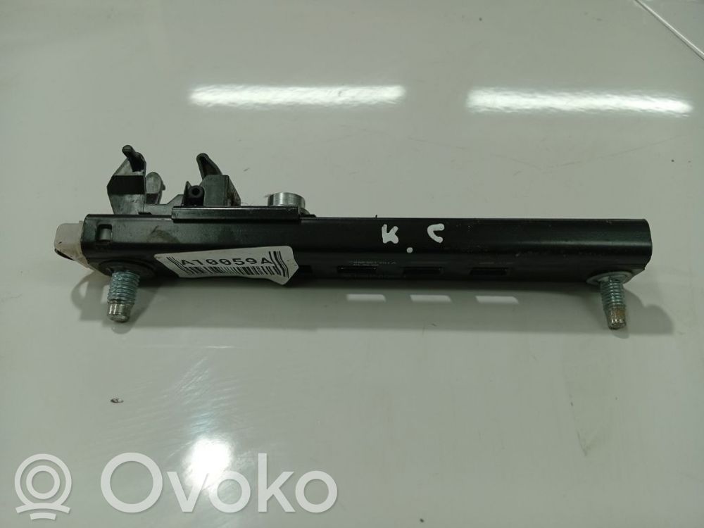 Opel Zafira A Guida di regolazione della cintura di sicurezza 