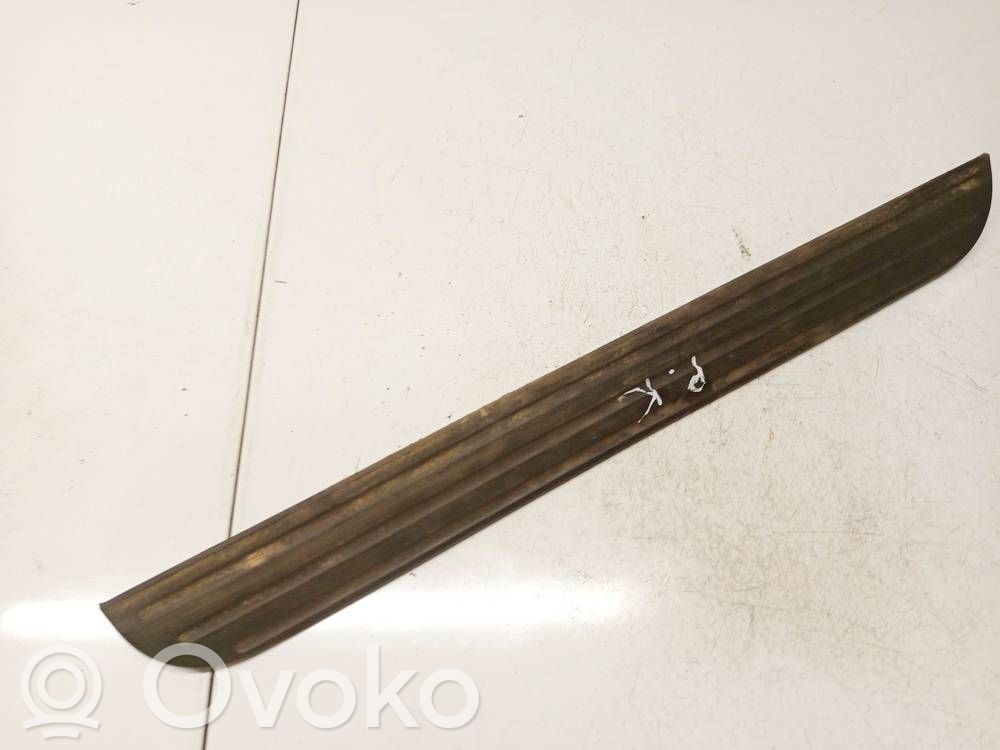 Toyota RAV 4 (XA30) Copertura del rivestimento del sottoporta anteriore