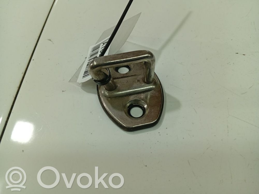 Volkswagen PASSAT B6 Bridă/cârlig închidere ușă spate 
